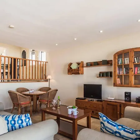 Isabella By קורלחו